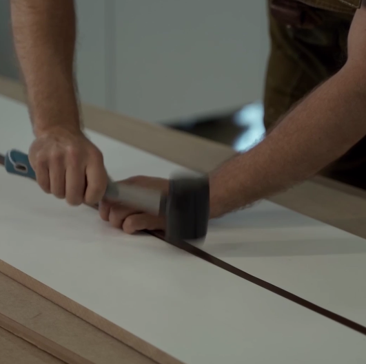 Выгибает фасад высотой более 1800 мм? Знакомо? Мы знаем решение